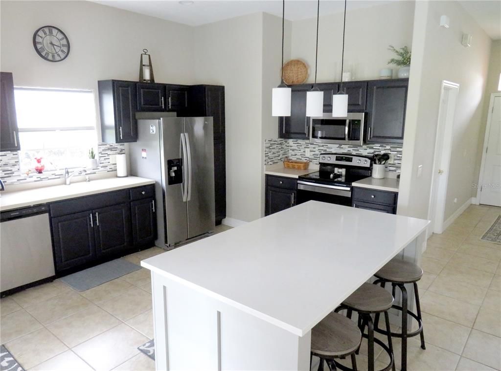 Image 13 of property listing at 104 VISTA LOOP, Davenport, FL 33897