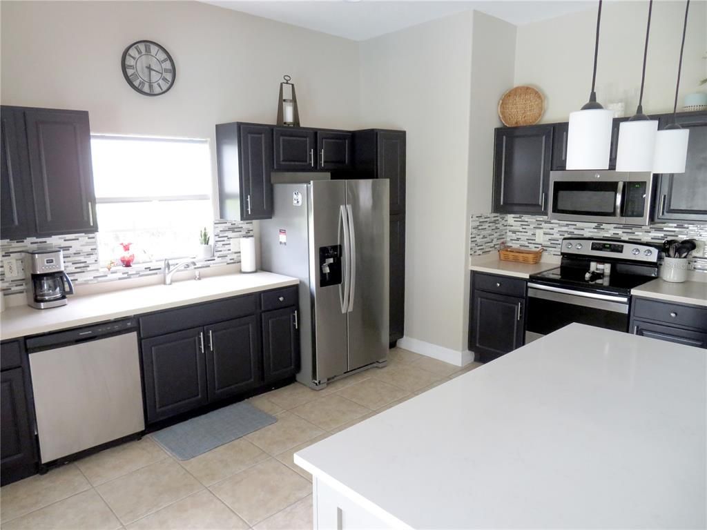 Image 14 of property listing at 104 VISTA LOOP, Davenport, FL 33897