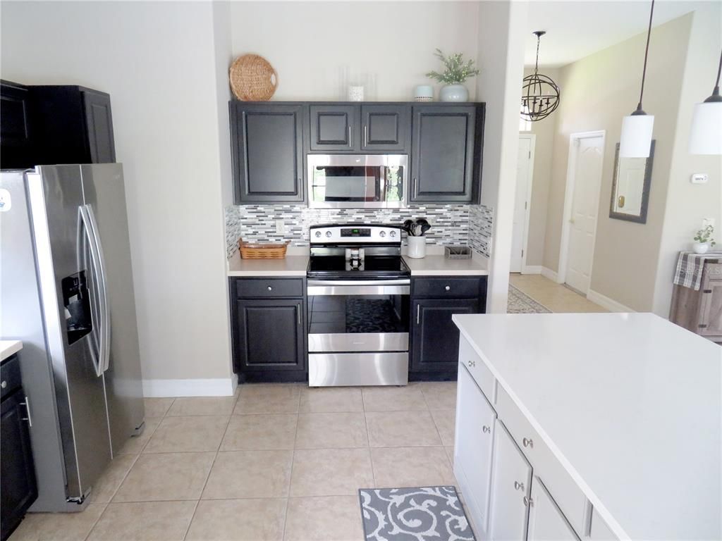 Image 15 of property listing at 104 VISTA LOOP, Davenport, FL 33897