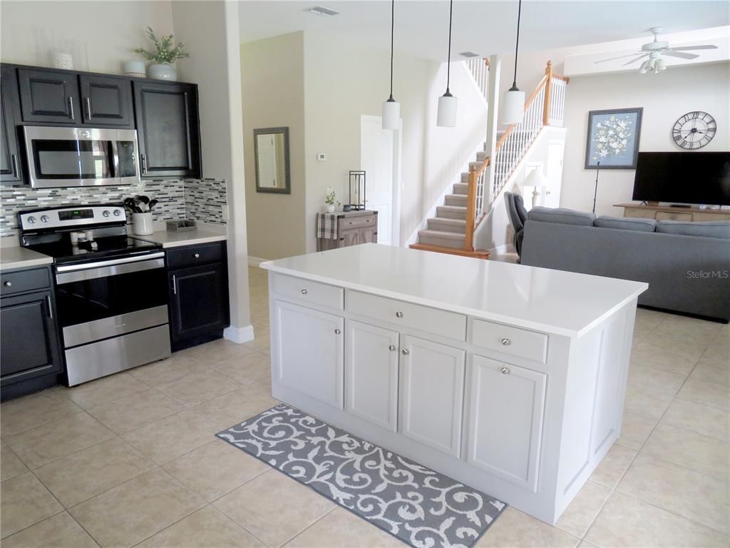 Image 16 of property listing at 104 VISTA LOOP, Davenport, FL 33897