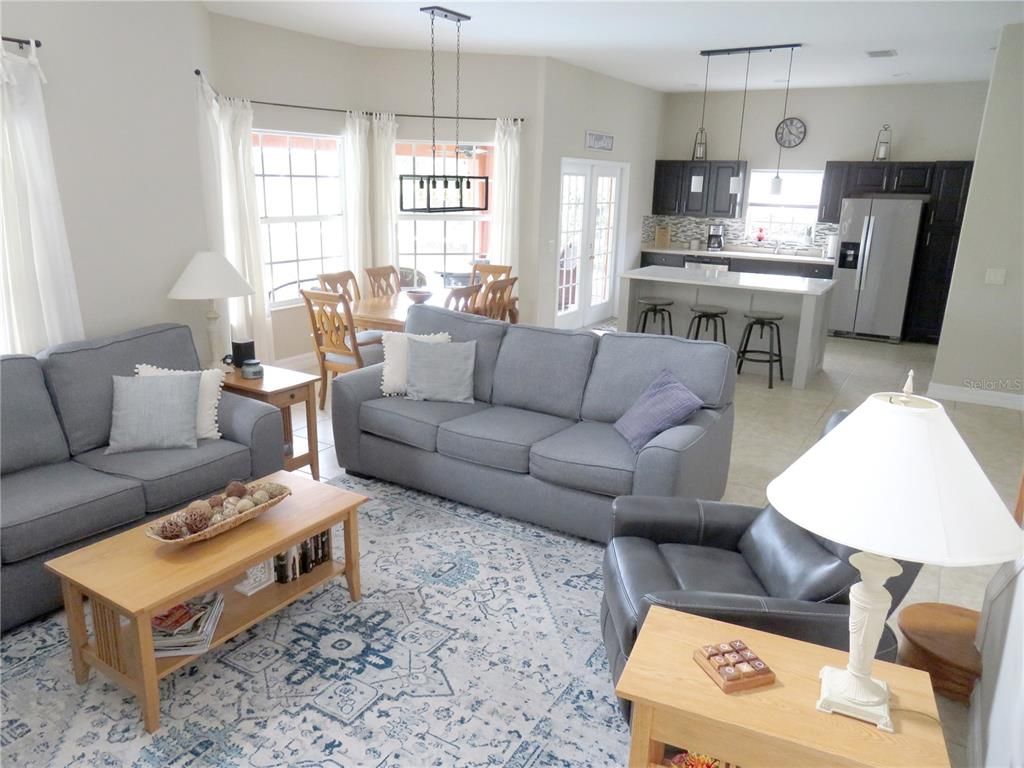 Image 21 of property listing at 104 VISTA LOOP, Davenport, FL 33897