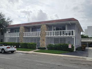 17 S Lakeside Drive 4, Lake Worth Beach, FL 33460