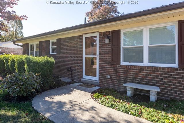 203 Woodland Forest, Winfield, WV 25213