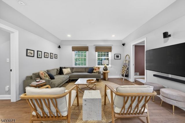 18 Pine Ridge Dr, Summit City, NJ 07901