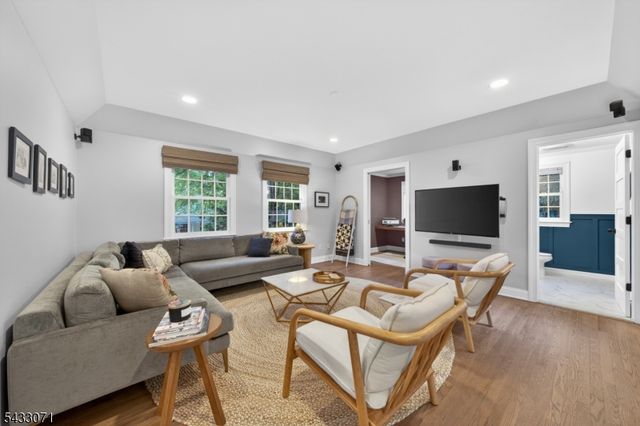 18 Pine Ridge Dr, Summit City, NJ 07901