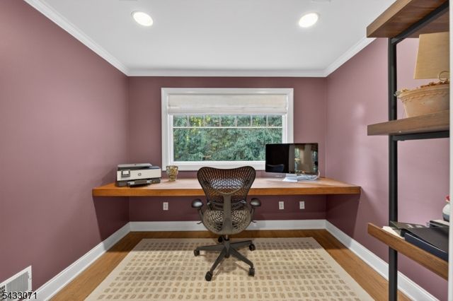 18 Pine Ridge Dr, Summit City, NJ 07901