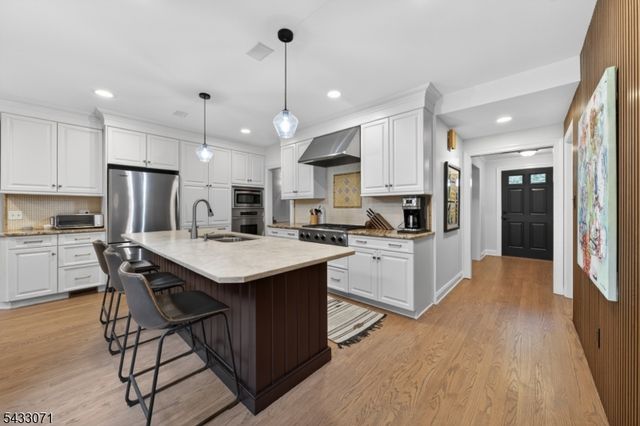 18 Pine Ridge Dr, Summit City, NJ 07901
