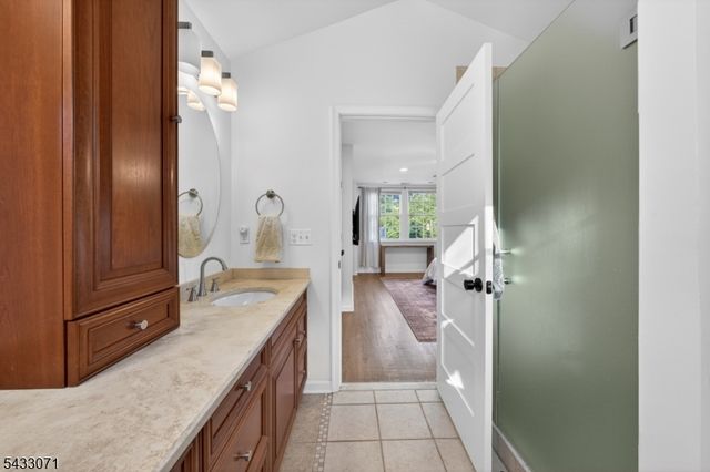 18 Pine Ridge Dr, Summit City, NJ 07901