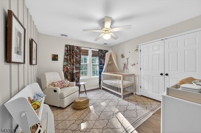 18 Pine Ridge Dr, Summit City, NJ 07901