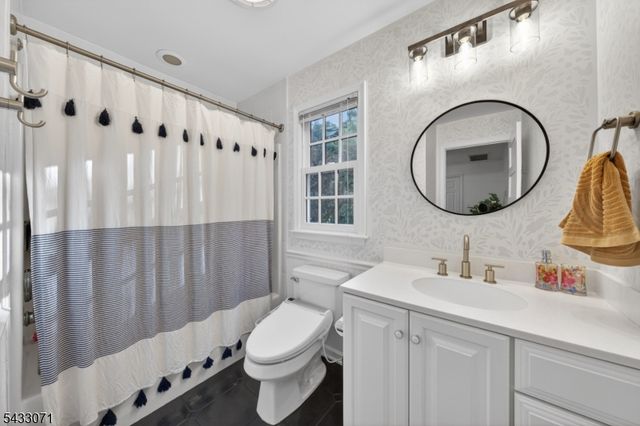 18 Pine Ridge Dr, Summit City, NJ 07901