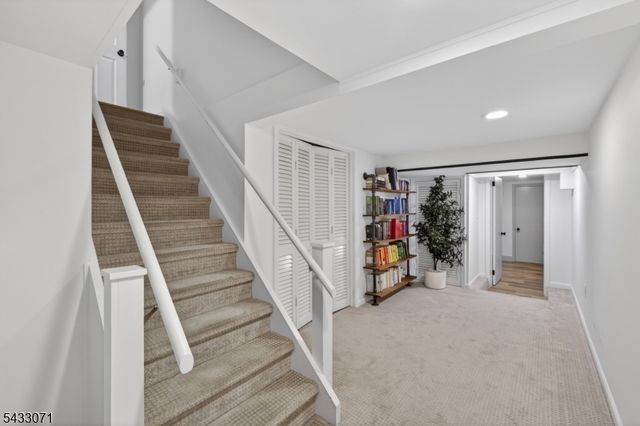 18 Pine Ridge Dr, Summit City, NJ 07901