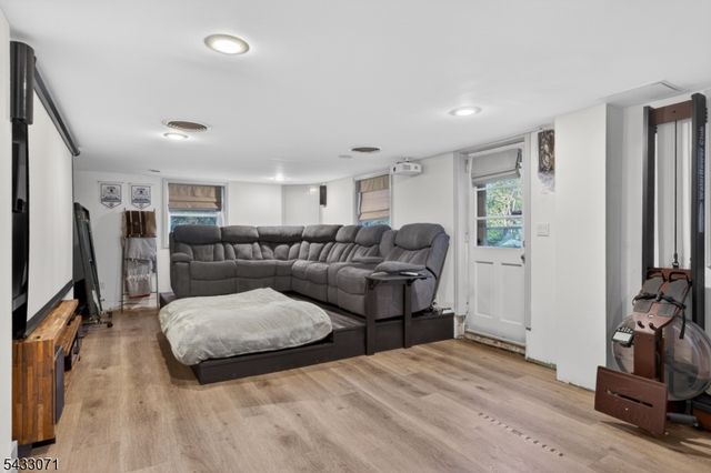18 Pine Ridge Dr, Summit City, NJ 07901