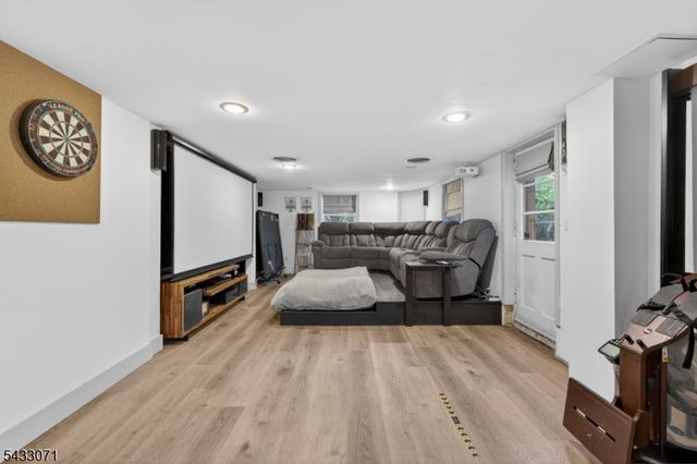 18 Pine Ridge Dr, Summit City, NJ 07901