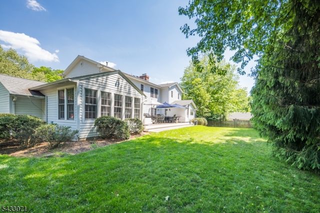 18 Pine Ridge Dr, Summit City, NJ 07901