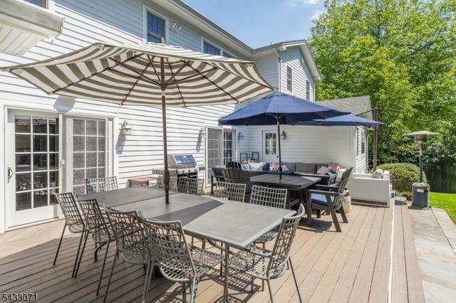 18 Pine Ridge Dr, Summit City, NJ 07901