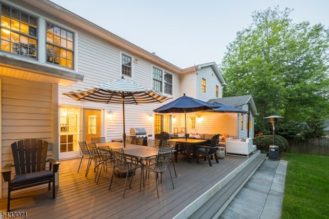 18 Pine Ridge Dr, Summit City, NJ 07901