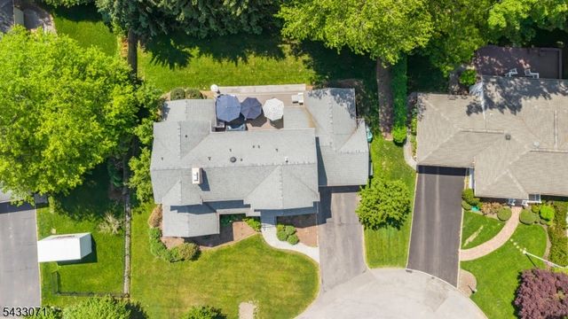 18 Pine Ridge Dr, Summit City, NJ 07901