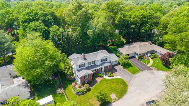 18 Pine Ridge Dr, Summit City, NJ 07901