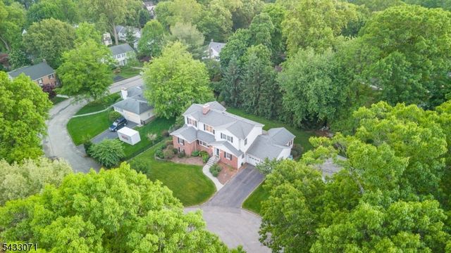 18 Pine Ridge Dr, Summit City, NJ 07901