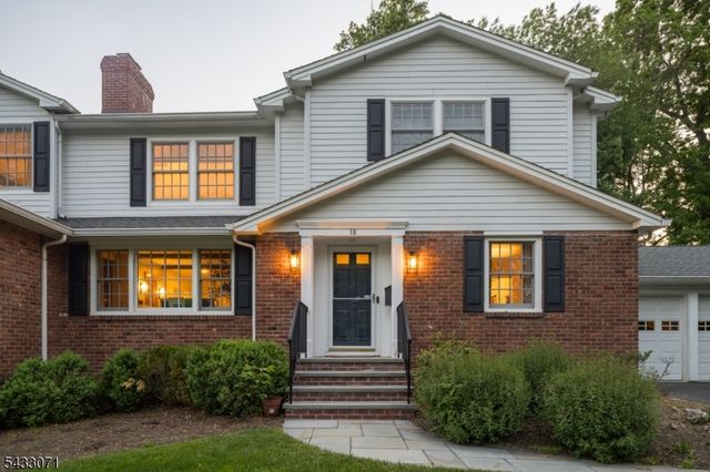 18 Pine Ridge Dr, Summit City, NJ 07901