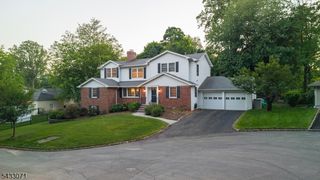 18 Pine Ridge Dr, Summit City, NJ 07901