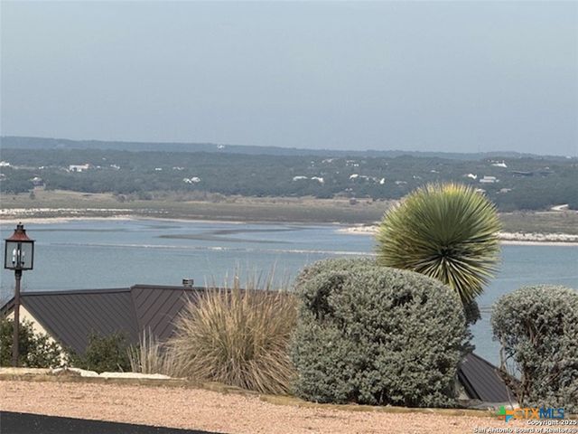 523 Oak Shores Drive, Canyon Lake, TX 78133