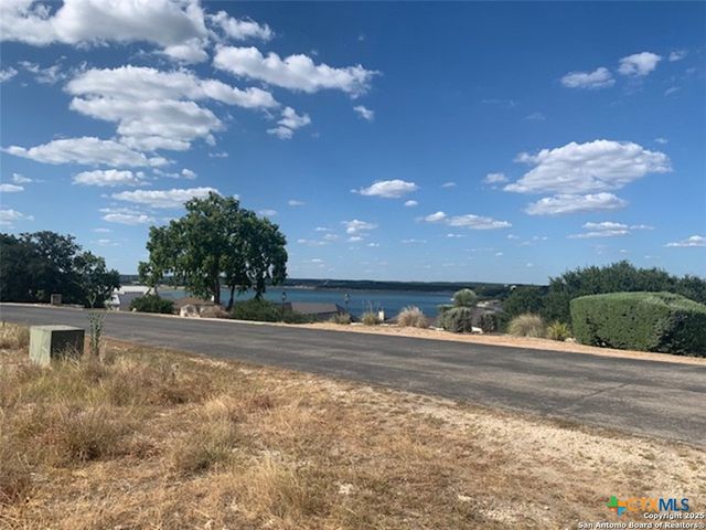 523 Oak Shores Drive, Canyon Lake, TX 78133