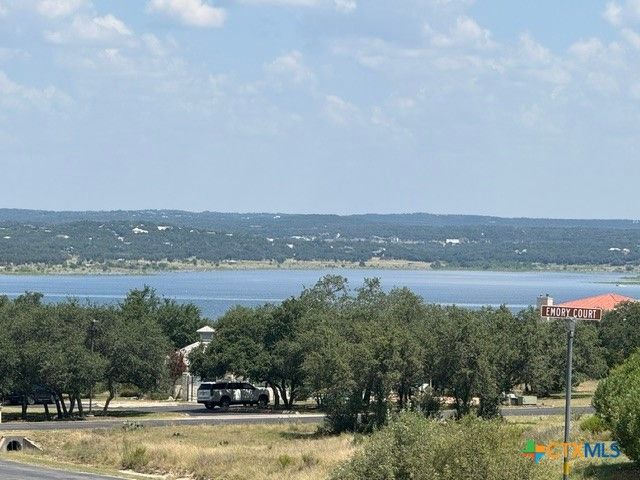 523 Oak Shores Drive, Canyon Lake, TX 78133