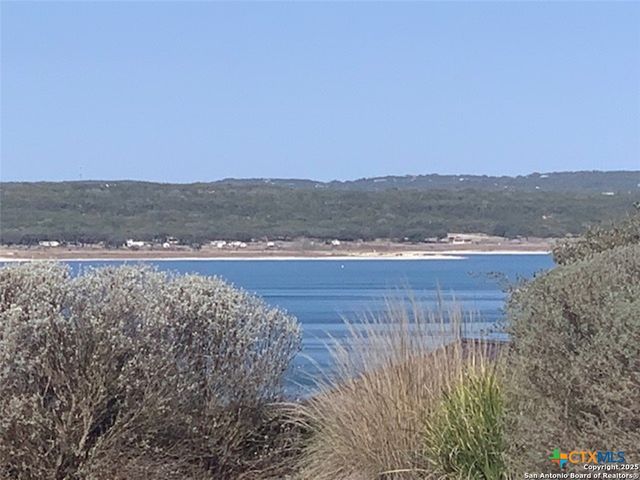 523 Oak Shores Drive, Canyon Lake, TX 78133