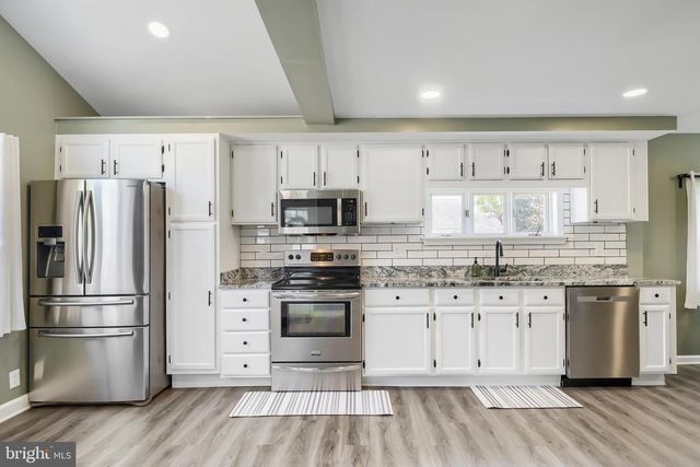 8206 BEAR CREEK DR, Baltimore, MD 21222