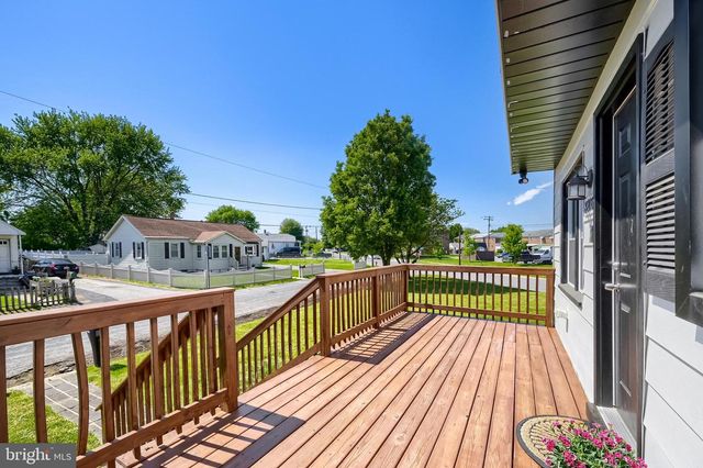 8206 BEAR CREEK DR, Baltimore, MD 21222