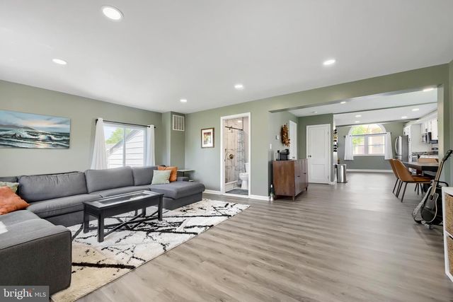 8206 BEAR CREEK DR, Baltimore, MD 21222