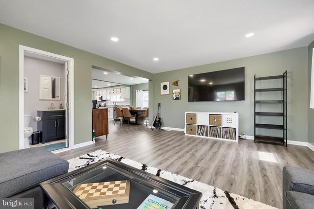 8206 BEAR CREEK DR, Baltimore, MD 21222