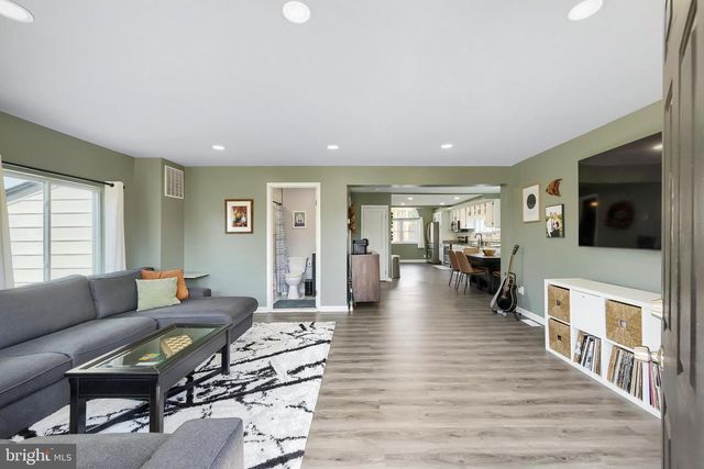 8206 BEAR CREEK DR, Baltimore, MD 21222