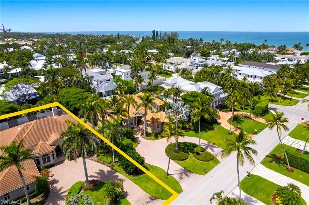 258 9th AVE S, Naples, FL 34102
