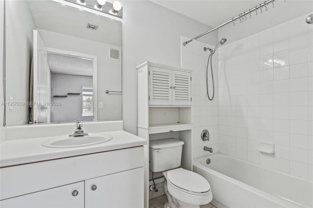 5758 NW 48th Ave, Coconut Creek, FL 33073