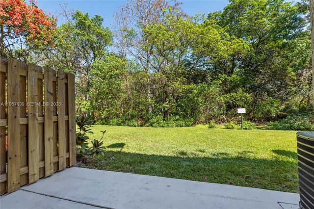 5758 NW 48th Ave, Coconut Creek, FL 33073