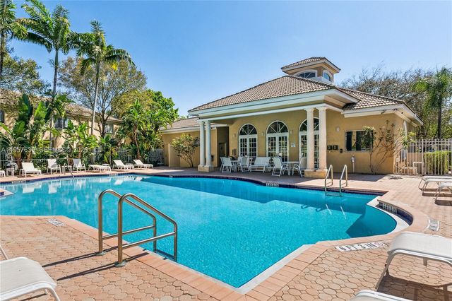 5758 NW 48th Ave, Coconut Creek, FL 33073