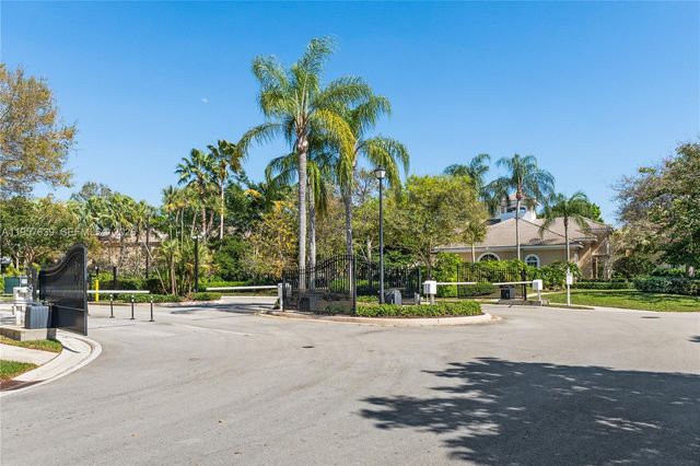 5758 NW 48th Ave, Coconut Creek, FL 33073