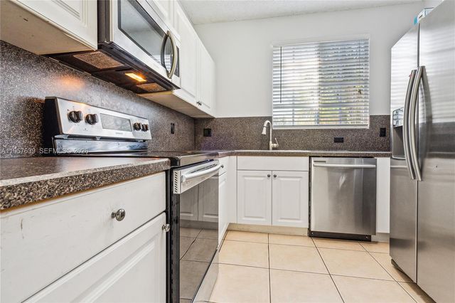 5758 NW 48th Ave, Coconut Creek, FL 33073