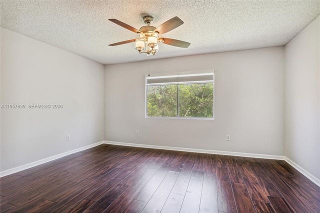 5758 NW 48th Ave, Coconut Creek, FL 33073