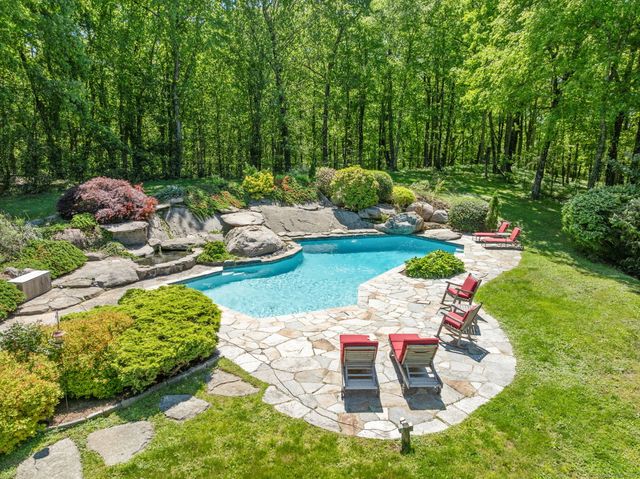 78 Pin Oak Lane, Wilton, CT 06897