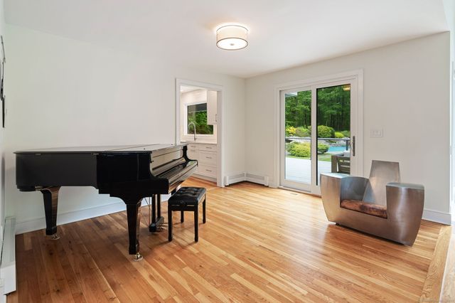 78 Pin Oak Lane, Wilton, CT 06897