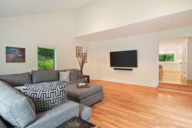 78 Pin Oak Lane, Wilton, CT 06897