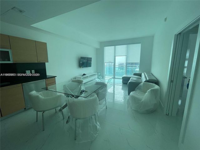 950 Brickell Bay Dr 5209, Miami, FL 33131