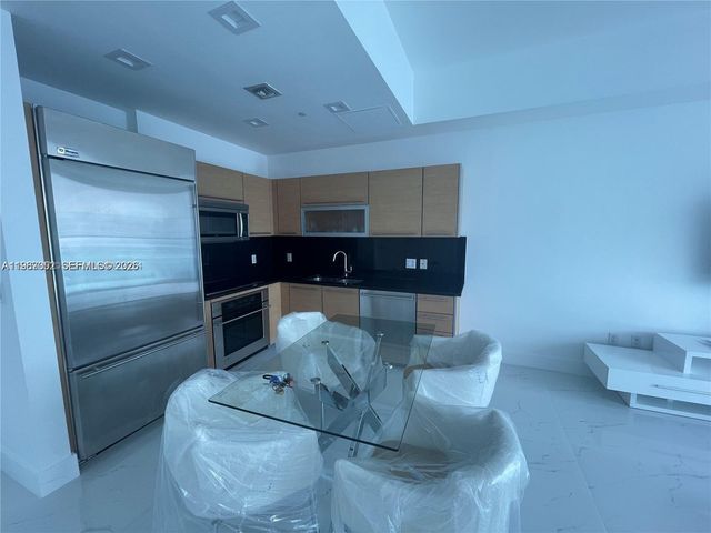 950 Brickell Bay Dr 5209, Miami, FL 33131