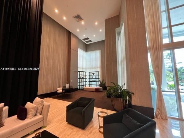950 Brickell Bay Dr 5209, Miami, FL 33131