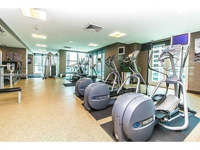 950 Brickell Bay Dr 5209, Miami, FL 33131