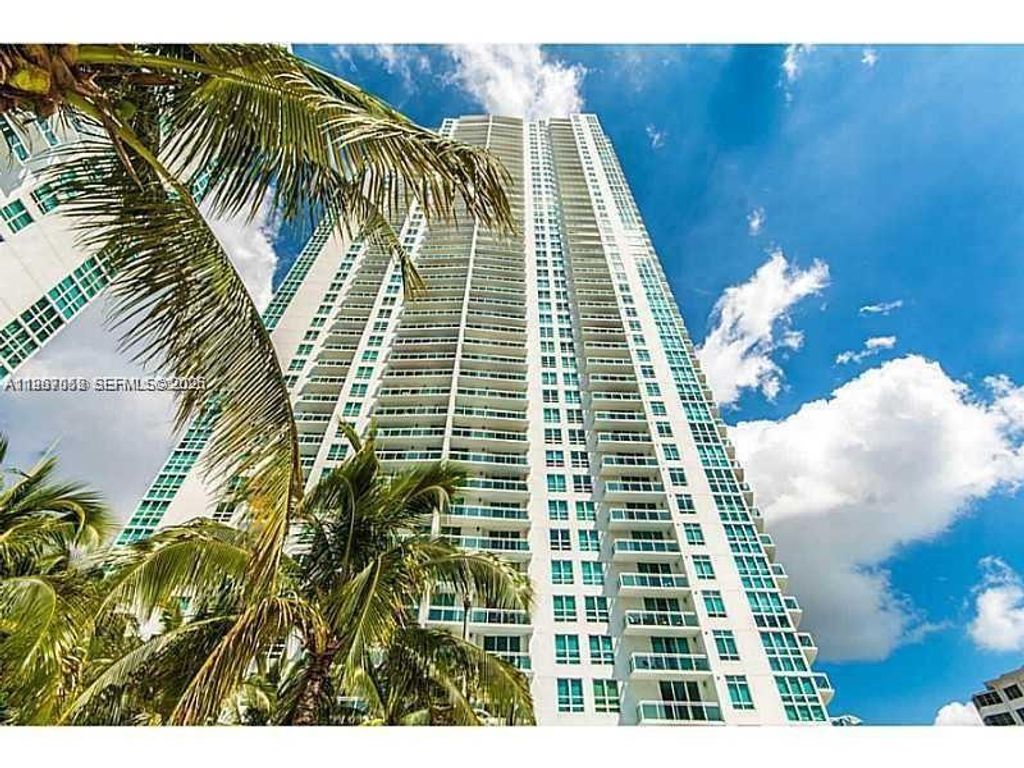 950 Brickell Bay Dr 5209, Miami, FL 33131
