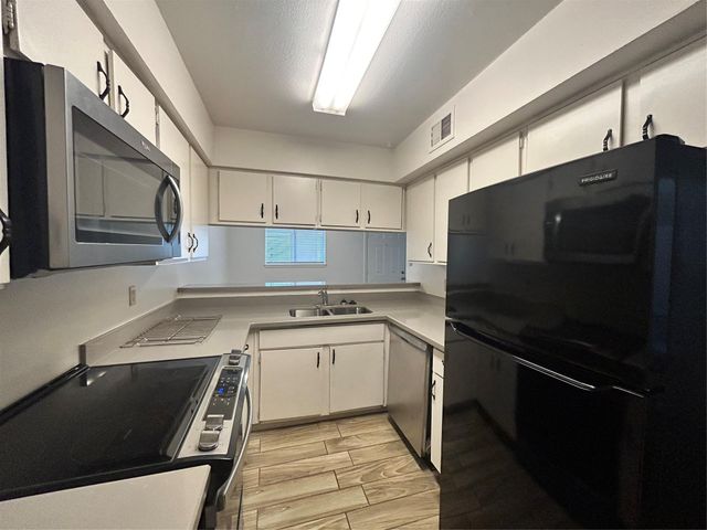 8038 Sands Point B, Houston, TX 77036